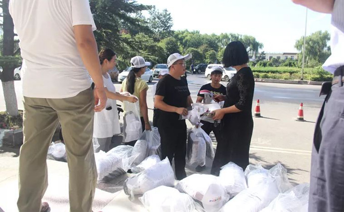 “澳门十大网赌最新排名献爱心，情暖志愿者”为罗西街道志愿者